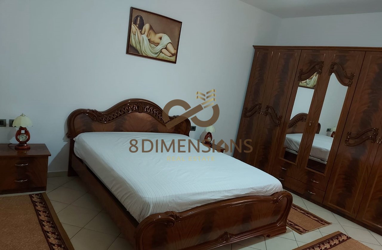 Jepet me qera shtepi 2+1 ne katin e pare te nje vile tek Bulevardi Zogu I (ID D8242A-231)
