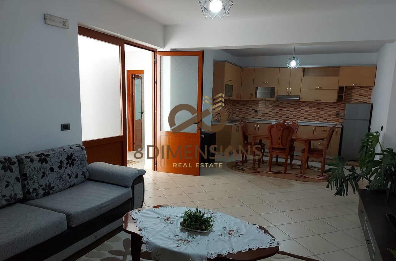 Jepet me qera shtepi 2+1 ne katin e pare te nje vile tek Bulevardi Zogu I (ID D8242A-231)
