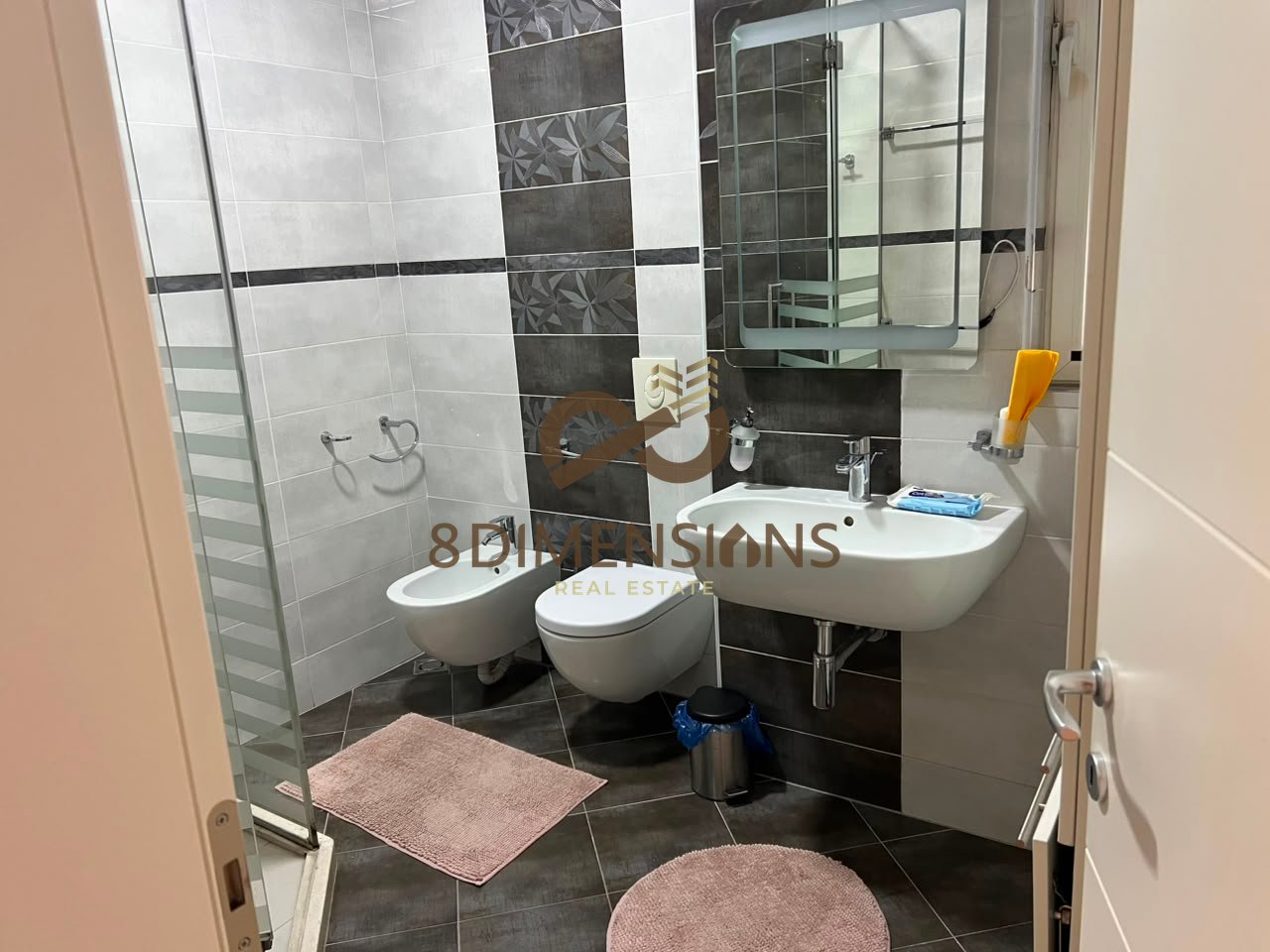 Apartament 3+1+2 tualete (i sapo investuar) me qera - Pazari Ri D8243A-20