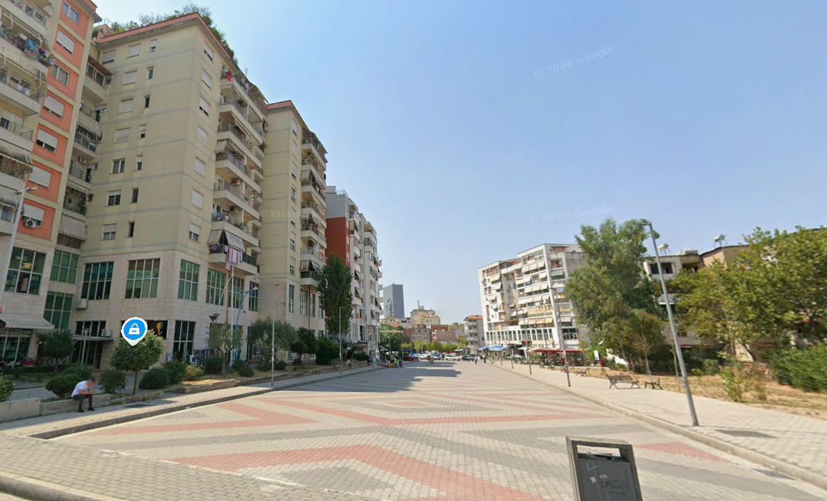 Shitet apartament 2+1+2 tualete tek Tregu Elekrik,prane Pedonales D8142Z-28