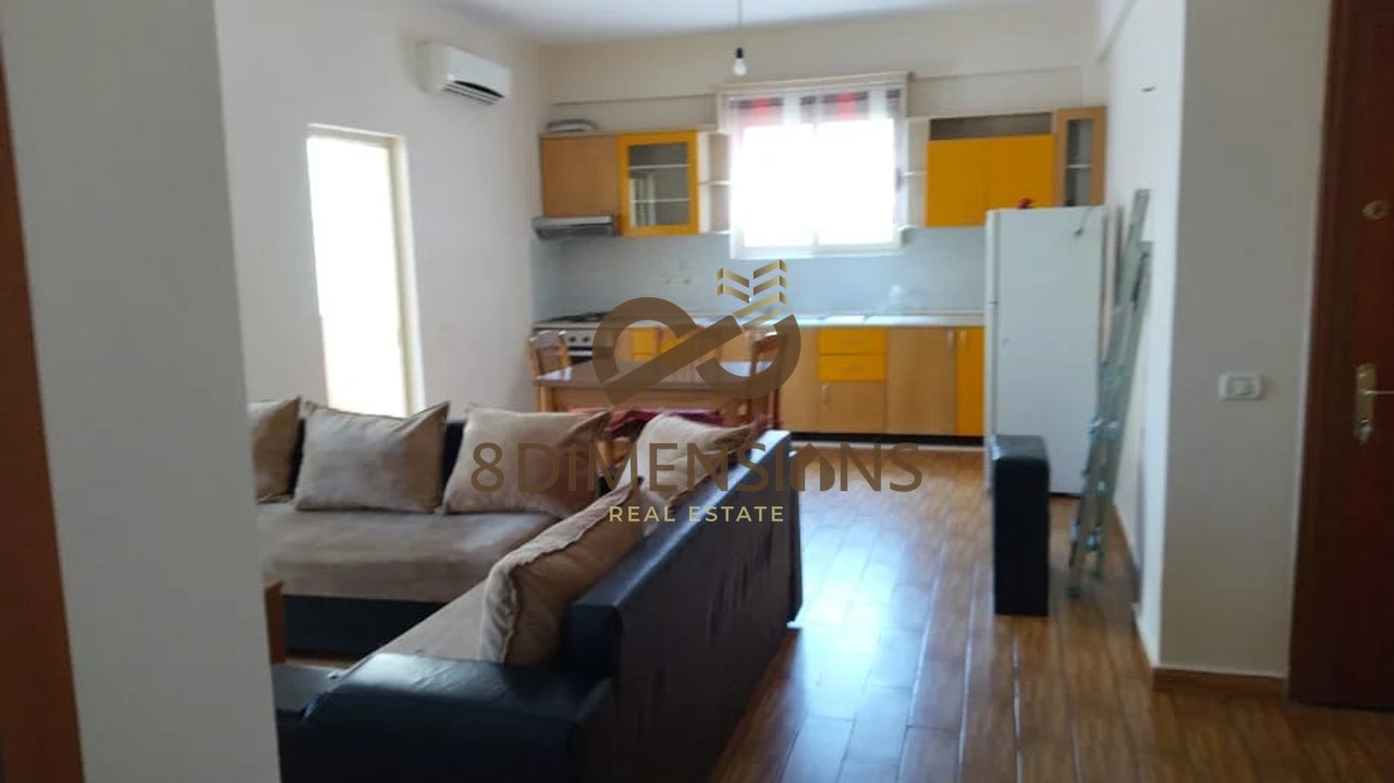 Jepet me qera apartament  1+1 tek Komuna e Parisit ne Tirane (ID D8141A-134 )