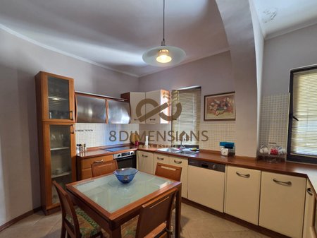 Jepet me qera Apartament 1+1 + dhomë gatimi më vete ne Komunen e Parisit ne Tirane(ID D8241A-249 )