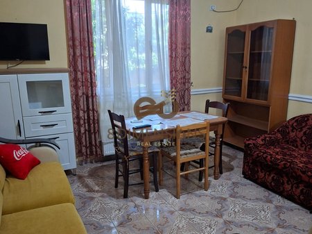 Affittasi appartamento 2+1 presso il Comune di Paristi vicino al Centro Kristali a Tirana (ID D8242A-240 )