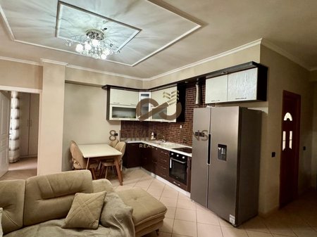 Jepet me qera Apartament 2+1 tek Kodra e Diellit, rruga Bill Clinton D8242A-242
