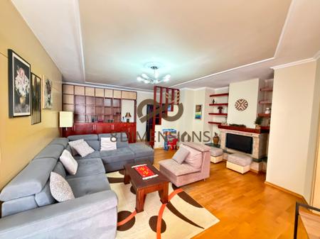 Jepet me qera Apartament 2+1+2 Tek Rruga e Barrikadave  D8242A-244