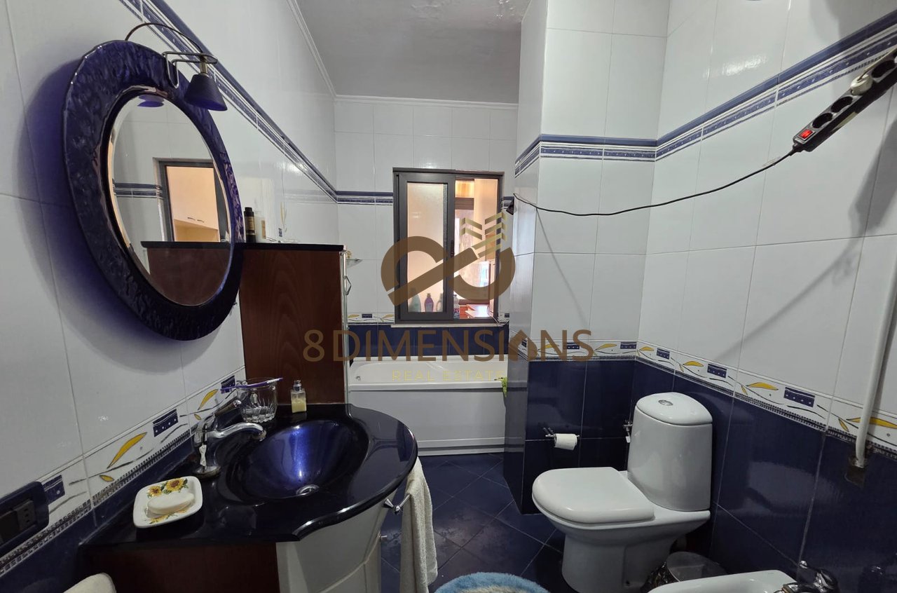 Jepet me qera Apartament 1+1 + dhomë gatimi më vete ne Komunen e Parisit ne Tirane(ID D8241A-249 )