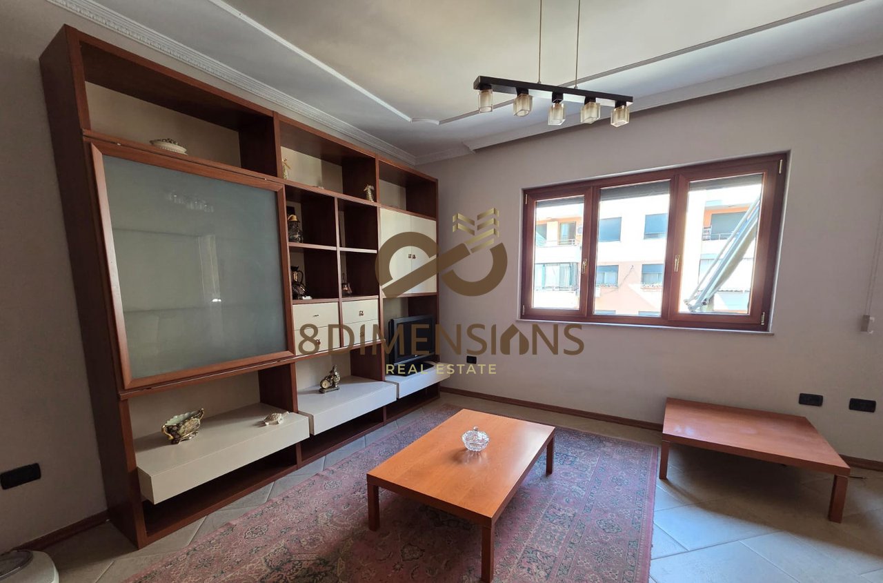 Jepet me qera Apartament 1+1 + dhomë gatimi më vete ne Komunen e Parisit ne Tirane(ID D8241A-249 )