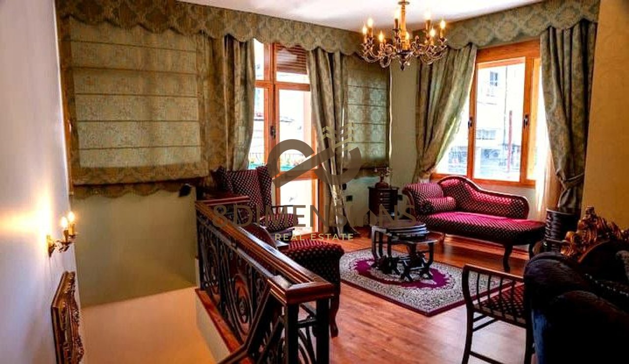 Villa su due piani in vendita in via “Islam Alla”, tra via Kavaja e via “Myslym Shyri” a Tirana (ID D819A-16 )