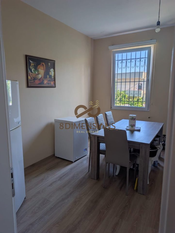 Jepet me qera apartament 2+1 ne zonen e Freskut, ne Tirane (ID D8242A-237)
