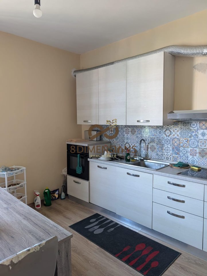 Jepet me qera apartament 2+1 ne zonen e Freskut, ne Tirane (ID D8242A-237)
