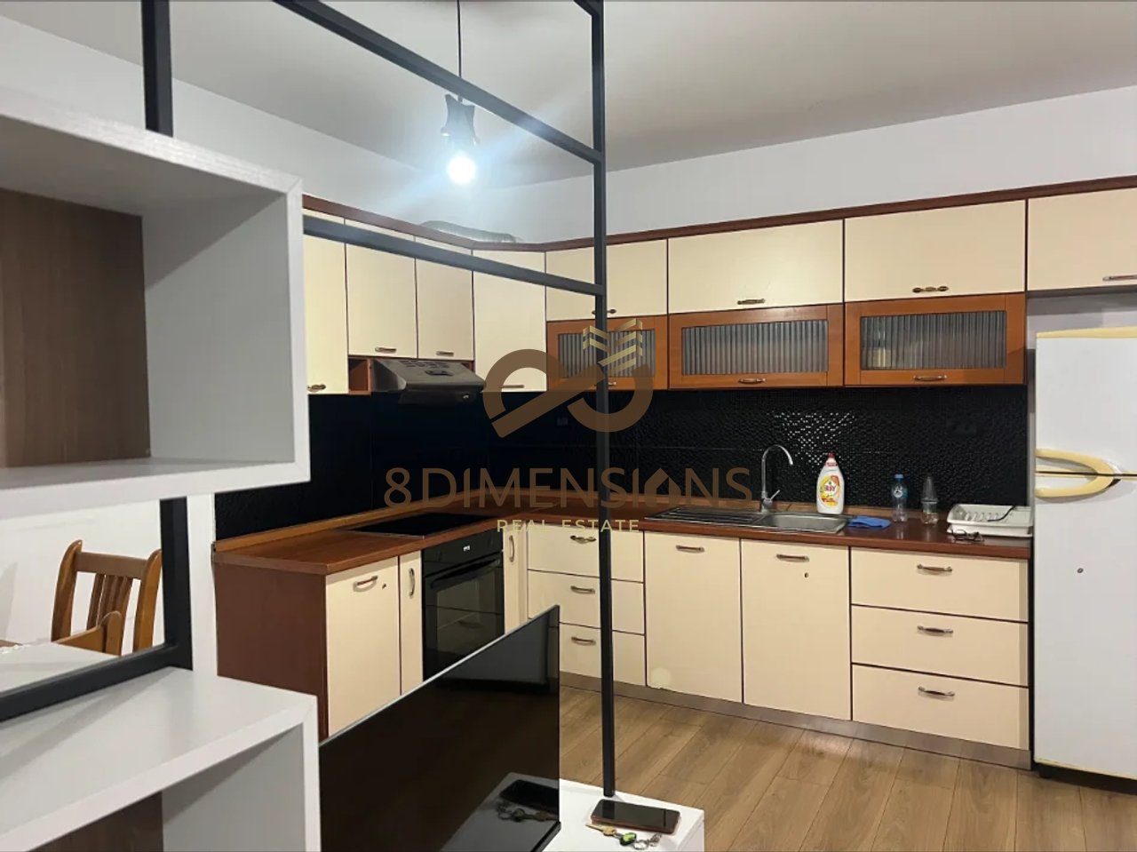 Jepet me qera apartament 1+1 -prane Pallatit me Shigjeta D8241A-258