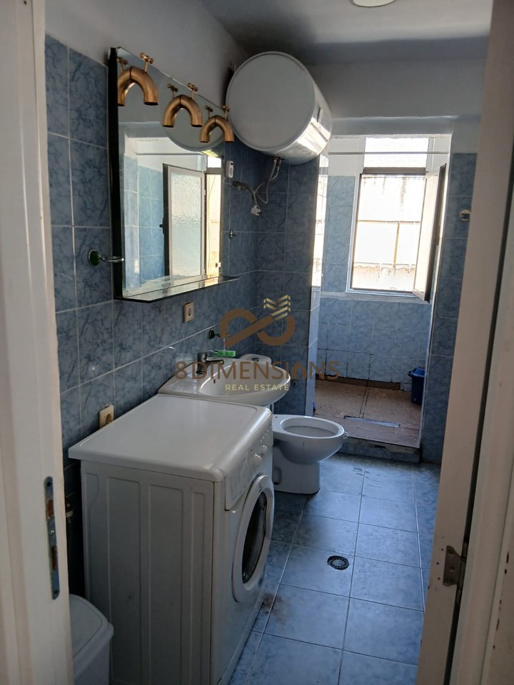 Jepet me qera apartament 1+1 pranë Shkollës “Vasil Shanto”  në Tiranë (ID D8241Z-65)
