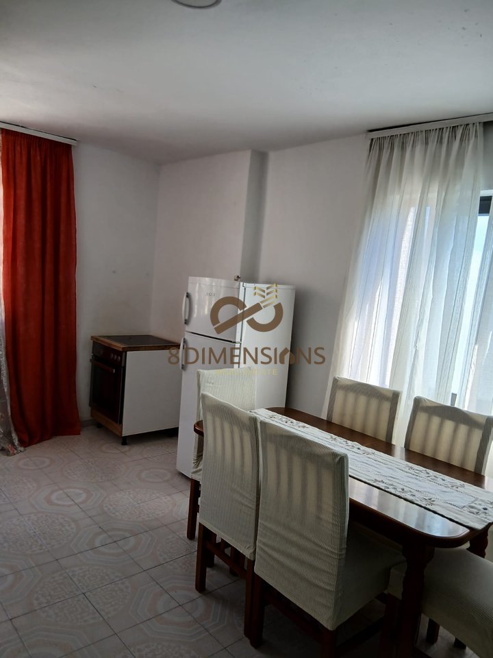 Affittasi appartamento 2+1 presso il Comune di Paristi vicino al Centro Kristali a Tirana (ID D8242A-240 )