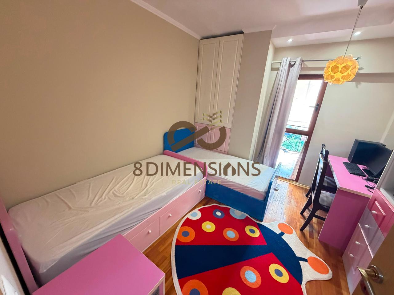 Jepet me qera Apartament 2+1+2 Tek Rruga e Barrikadave  D8242A-244