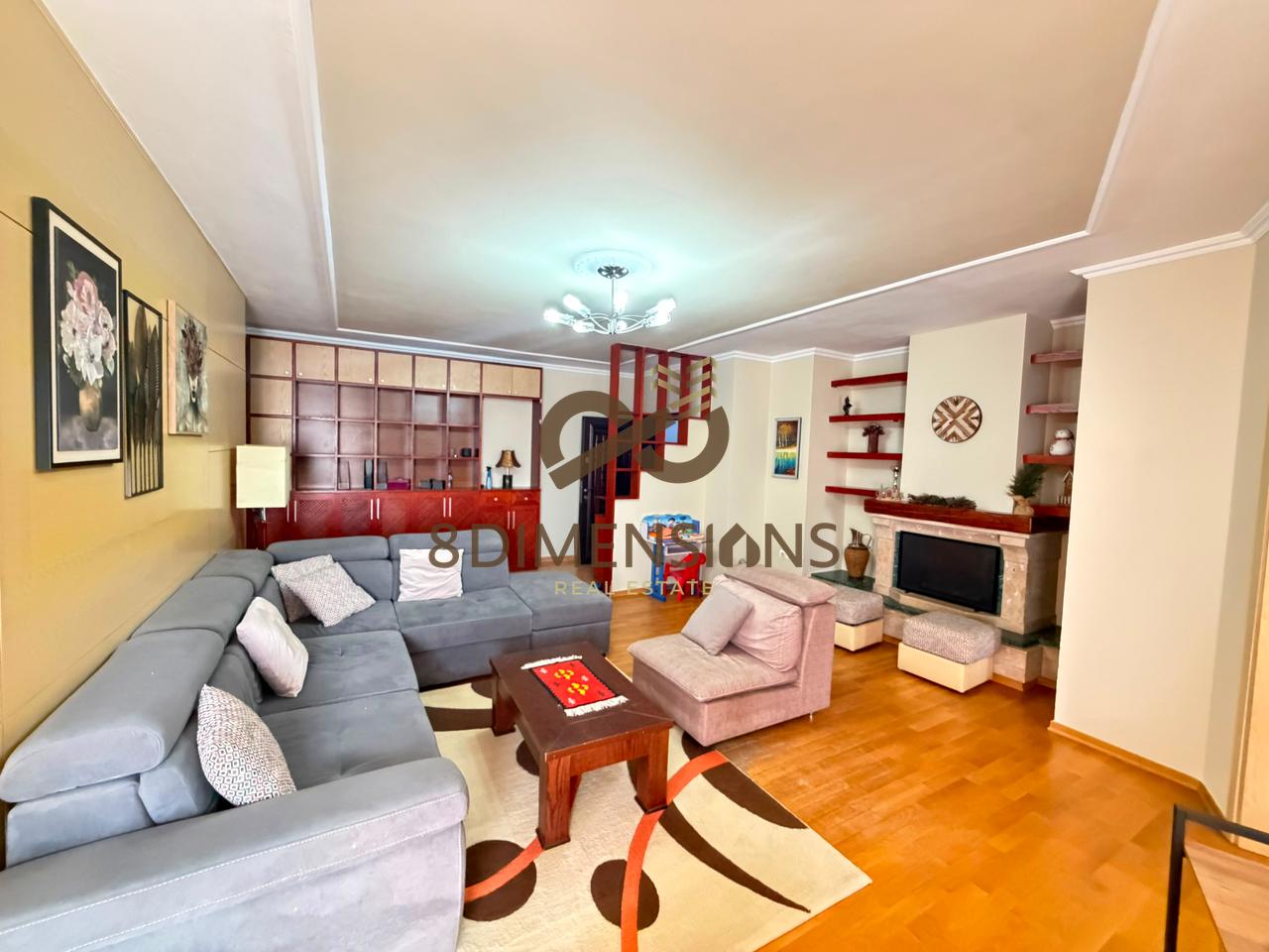 Jepet me qera Apartament 2+1+2 Tek Rruga e Barrikadave  D8242A-244