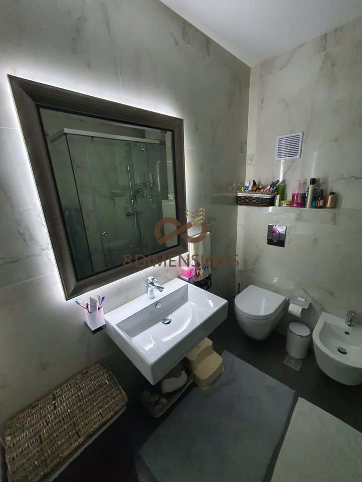 SHITET APARTAMENT I PERSHTATSHEM PER BIZNES! RRUGA KOSOVAREVE D8142A-149