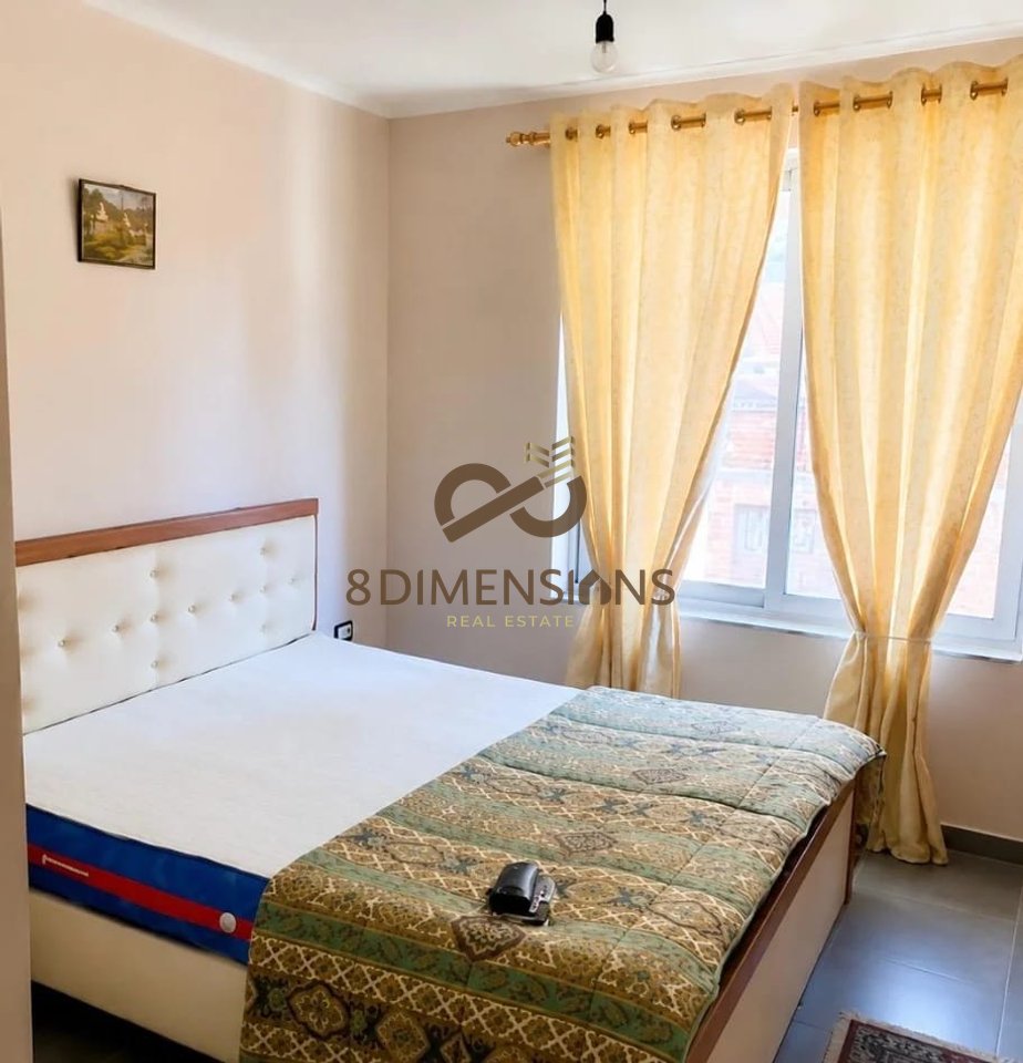 Affittasi appartamento 1+1 vicino alla Scuola Unita a Tirana (ID D8241Z-66)
