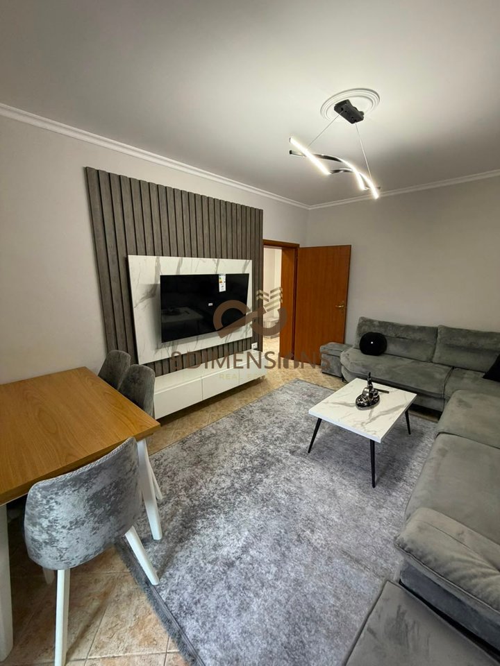 Appartamento 2+1 in affitto in via Duresi - vicino a Colosseo D8242Z-28