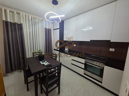 Jepet me qira apartament 1+1, brenda Unazës së Vogël, tek Ish-Restorant Durrësi (ID D8241A-265)