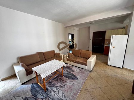 Apartament me qera 2+1 tek rruga Elbasanit - prane Xibraku D8242Z-29