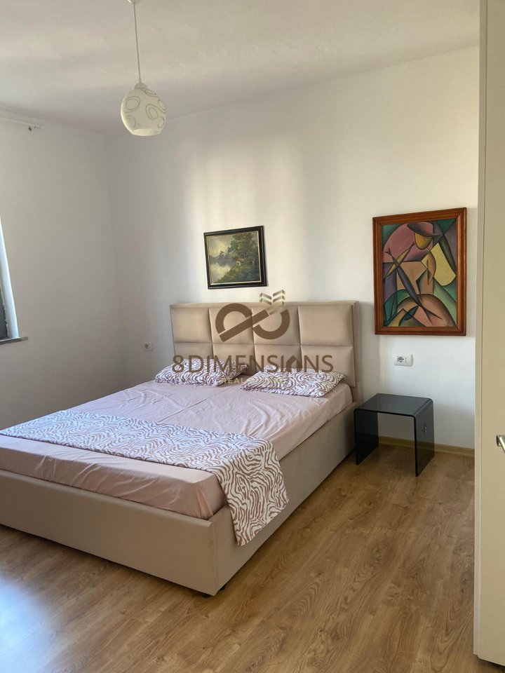 Jepet me qira apartament 1+1, me mobilim te paperdorur tek Bulevardi  Zogu i Parë,  në Tiranë (ID D8241Z-68 )