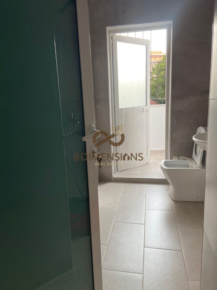 Jepet me qira apartament 1+1, me mobilim te paperdorur tek Bulevardi  Zogu i Parë,  në Tiranë (ID D8241Z-68 )