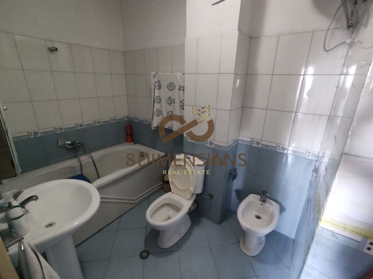 Jepet me qira apartament  në Rrugën Fortuzi  përballë Ministrisë së Drejtësisë, ne Tirane (ID D8242A-260 )
