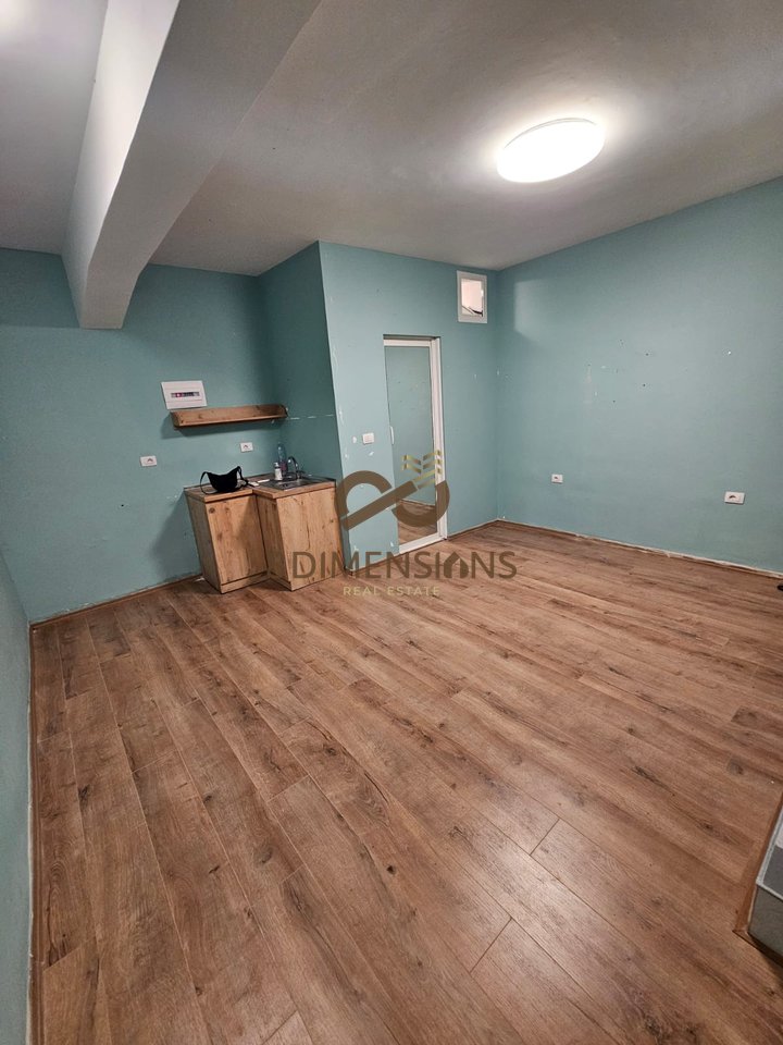 Ambjent Komercial 30m2 Bulevardi Gjergj Fishta,afer me Drejtorine e Policise  D825A-51