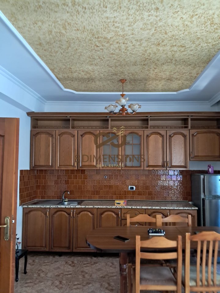 Apartament 2+1 +Ballkon ne shitje ne zonen e Ish Parkut - Tirane (ID D8142A-154)
