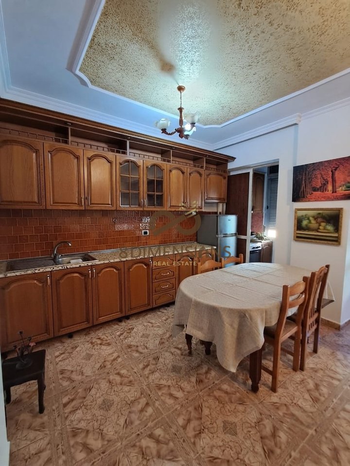 Apartament 2+1 +Ballkon ne shitje ne zonen e Ish Parkut - Tirane (ID D8142A-154)