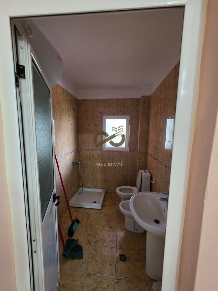 Shitet Apartament 1+1 tek  Irfan Tomini prane shkolles “26 Nentori” ne Tirane (ID D8141Z-32 )