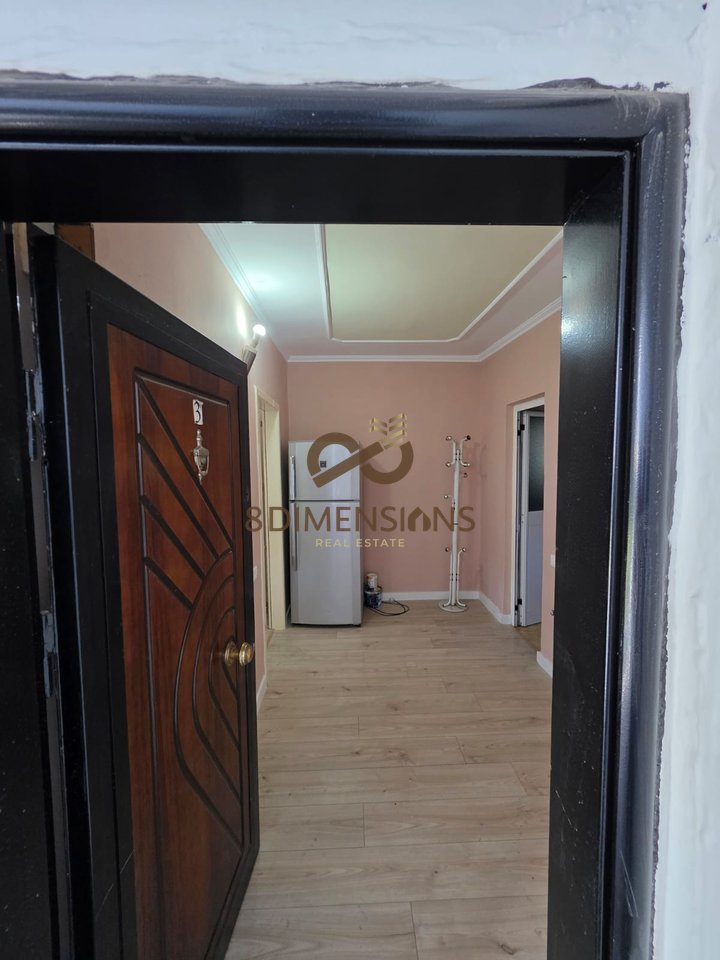 Shitet Apartament 1+1 tek  Irfan Tomini prane shkolles “26 Nentori” ne Tirane (ID D8141Z-32 )