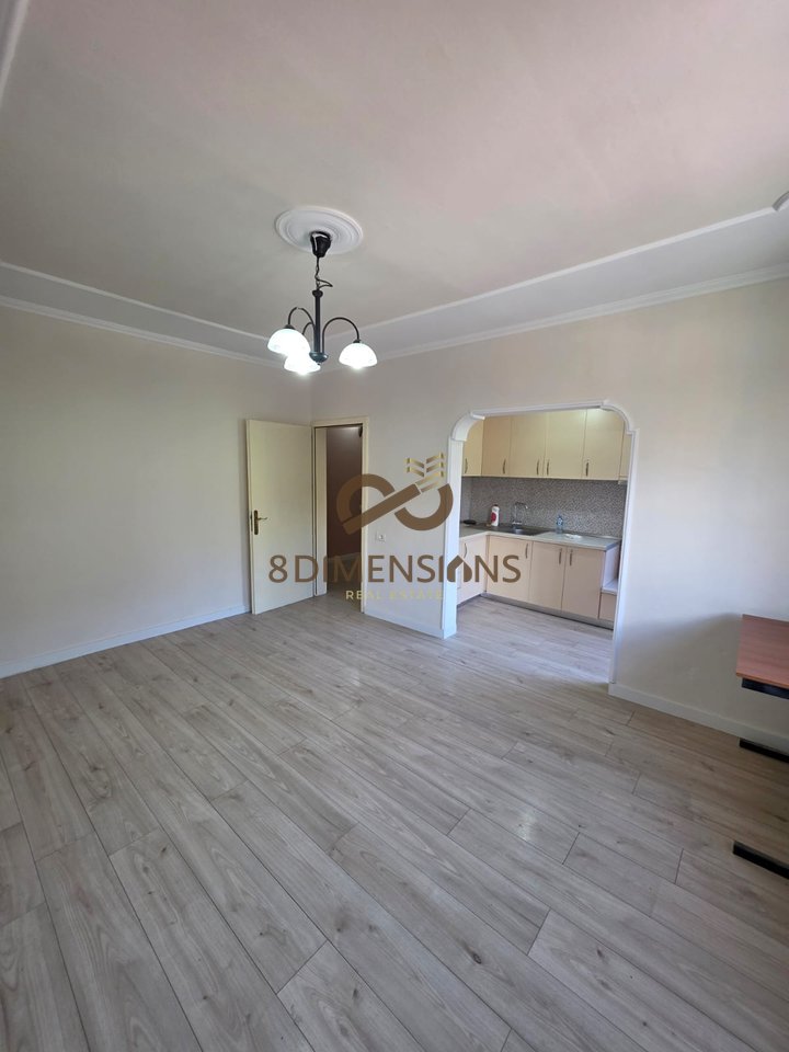 Shitet Apartament 1+1 tek  Irfan Tomini prane shkolles “26 Nentori” ne Tirane (ID D8141Z-32 )