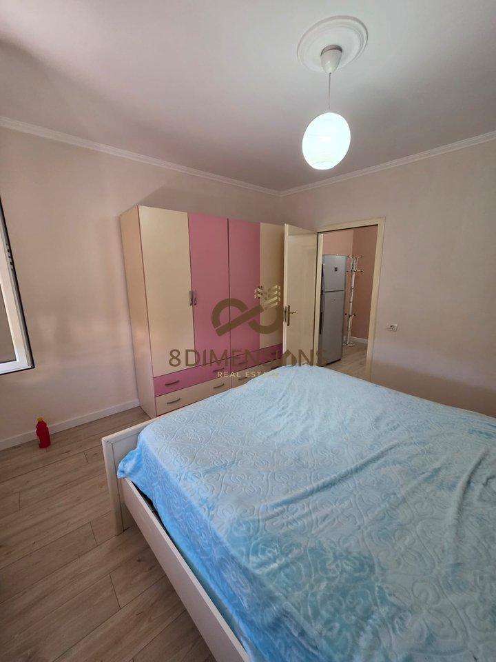 Shitet Apartament 1+1 tek  Irfan Tomini prane shkolles “26 Nentori” ne Tirane (ID D8141Z-32 )