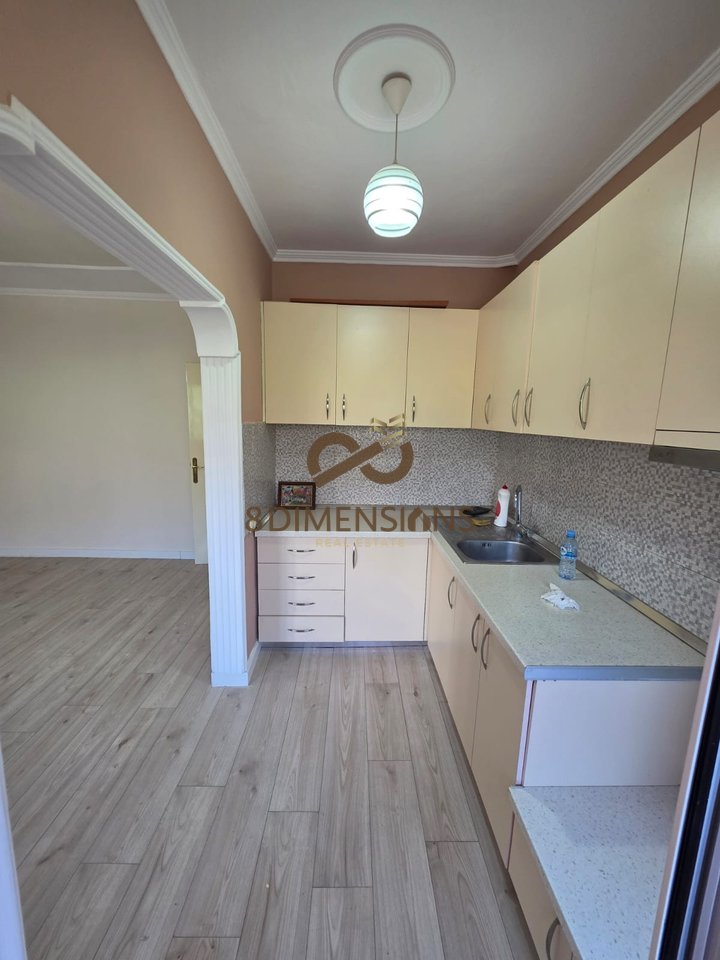 Shitet Apartament 1+1 tek  Irfan Tomini prane shkolles “26 Nentori” ne Tirane (ID D8141Z-32 )