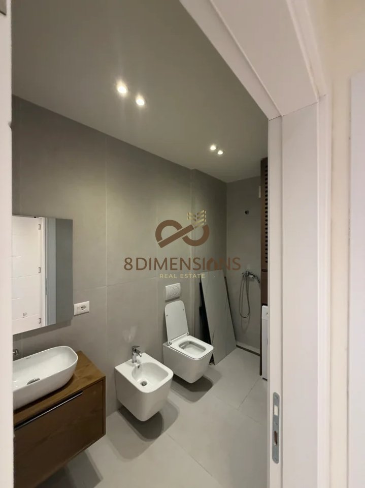 Jepet me qera apartament 3+1+2  te Bulevardi i Ri, prane Ish-Stacionit te Trenit (D8243A-27)