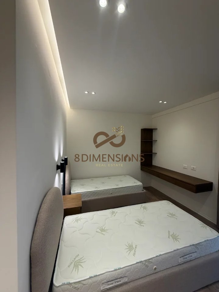Jepet me qera apartament 3+1+2  te Bulevardi i Ri, prane Ish-Stacionit te Trenit (D8243A-27)
