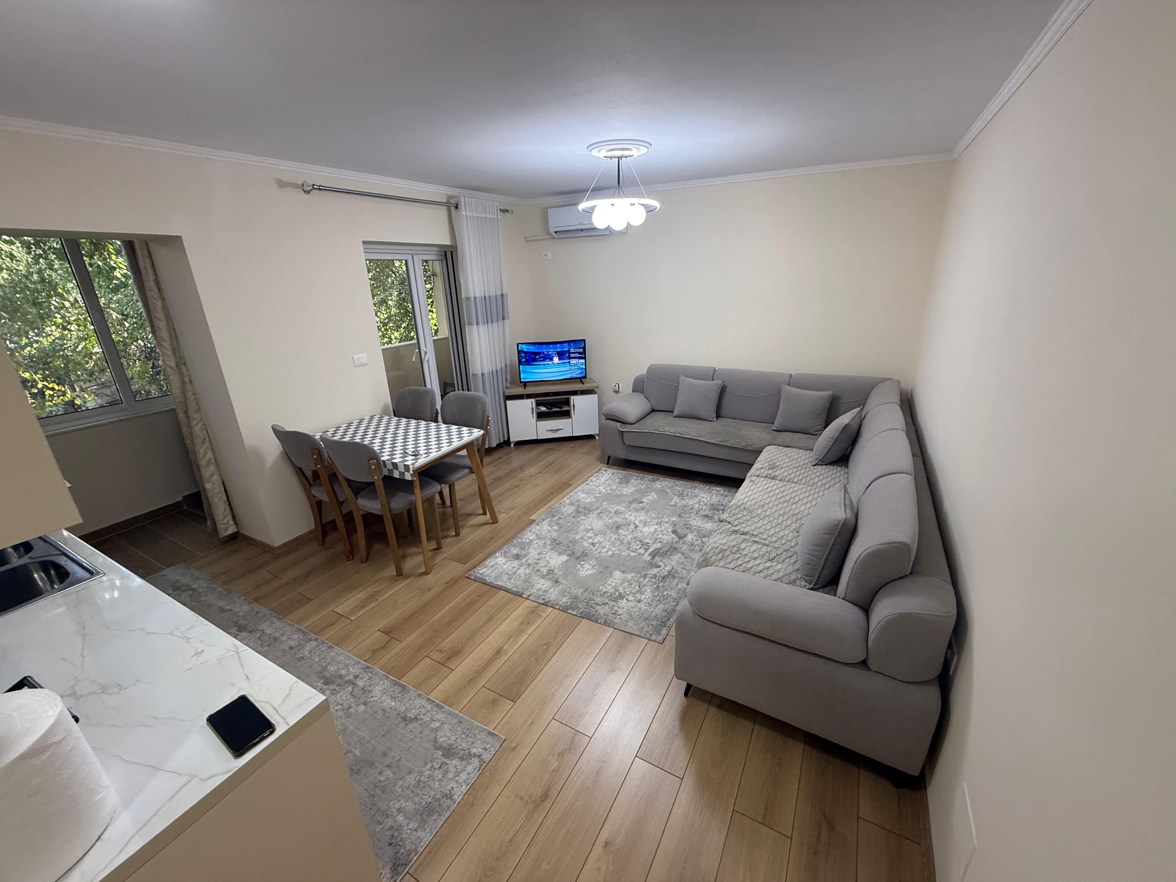 Shitet Apartament 1+1 me kuzhine me vete prane Shkolles "Osman Myderizi" (D8141Z-33) E.B