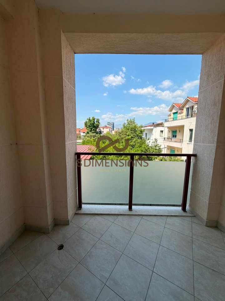 Shitet Apartament 1+1 ne 21 Dhjetor prane rruges Muhamet Gjollesha (D8141A-141)