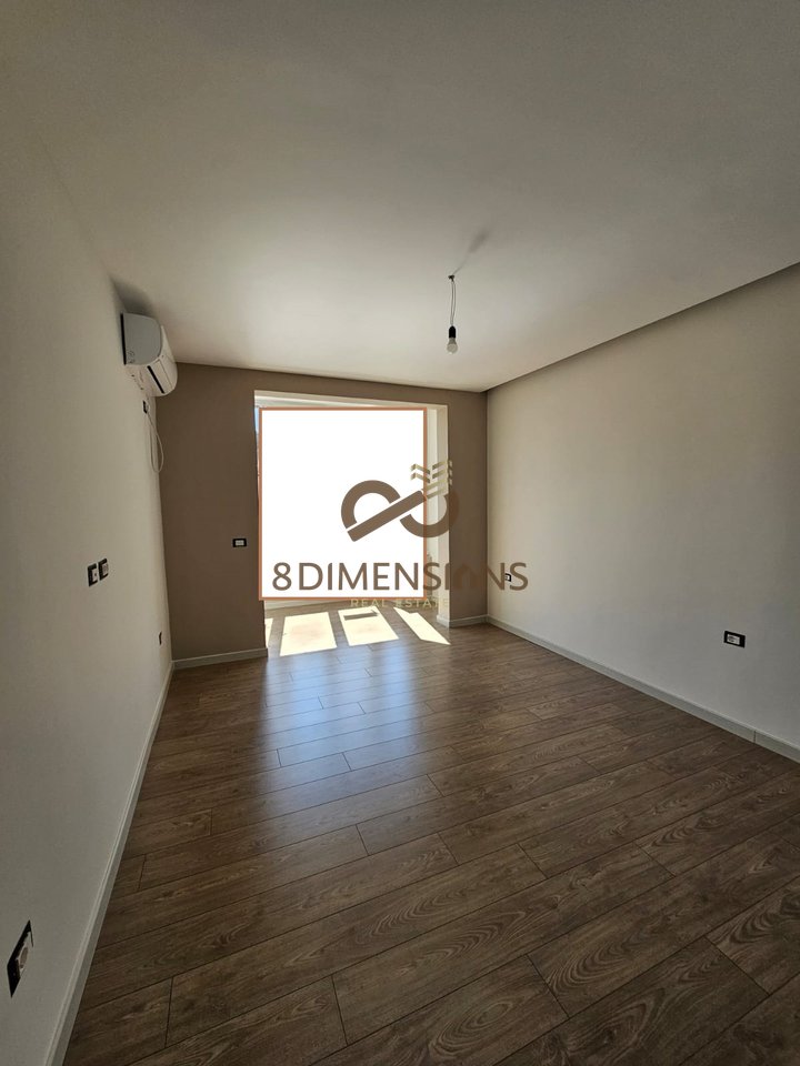 Zyre me qira në Zogu i Zi, Afër "Cataluna Lounge Bar" – Tiranë (ID D828A14)