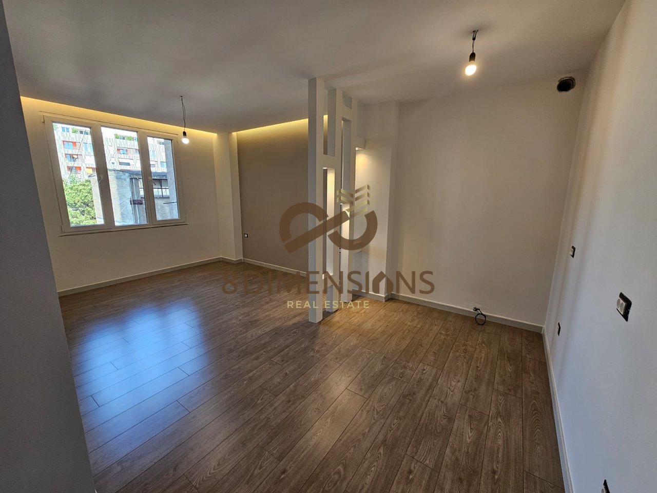 Zyre me qira në Zogu i Zi, Afër "Cataluna Lounge Bar" – Tiranë (ID D828A14)