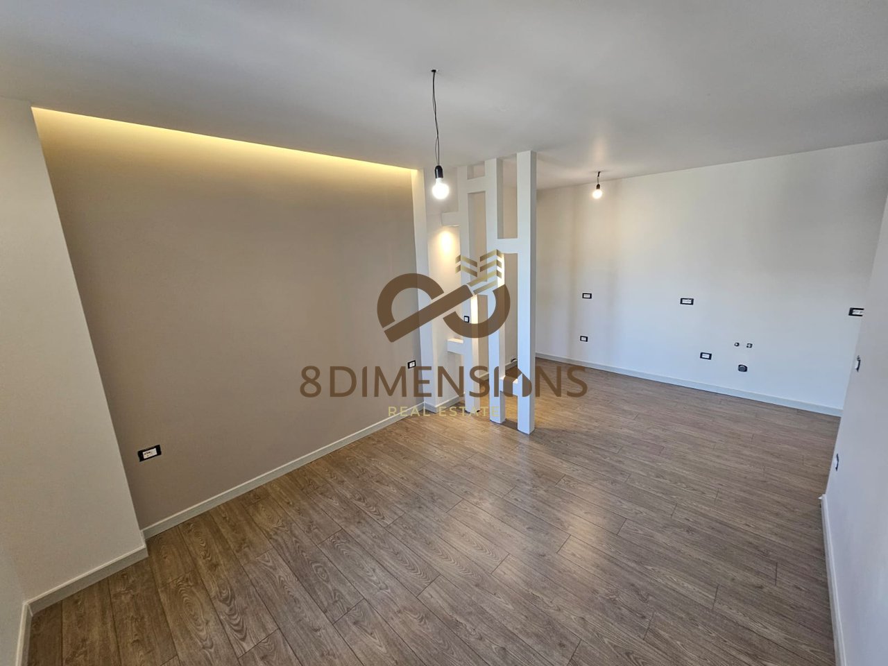 Zyre me qira në Zogu i Zi, Afër "Cataluna Lounge Bar" – Tiranë (ID D828A14)