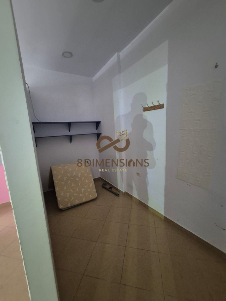 Jepet me qera Dyqan prane rruges “Kongresi i Manastirit”