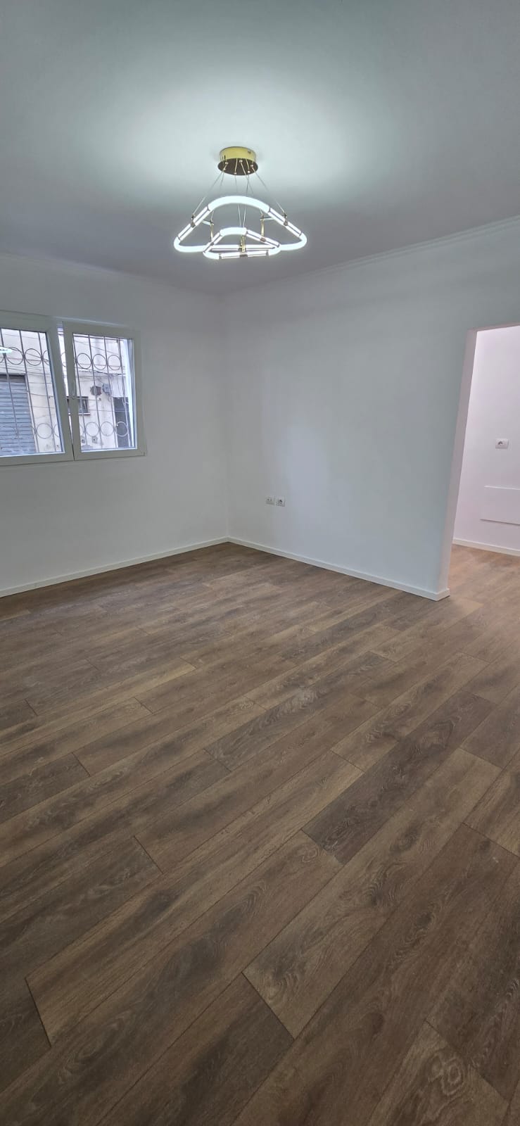 Shitet Apartament 1+1 Rruga Ali Demi, ngjitur me shkollën “1 Maj” D8141Z-2