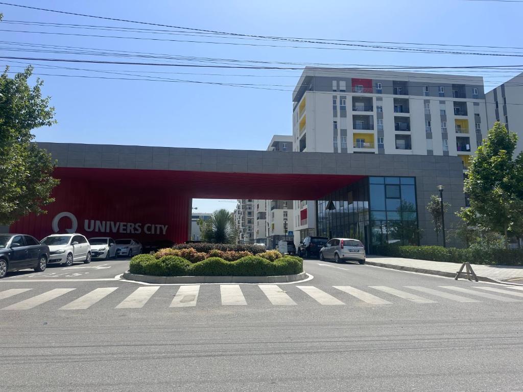 Jepet me qira apartament 3+1+2 tualete në Univers City D8243A-2