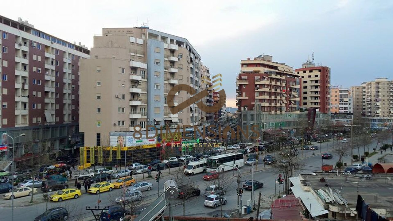 Vendesi Appartamento 2+1+2 Bagni + Balcone con ipoteca Astir