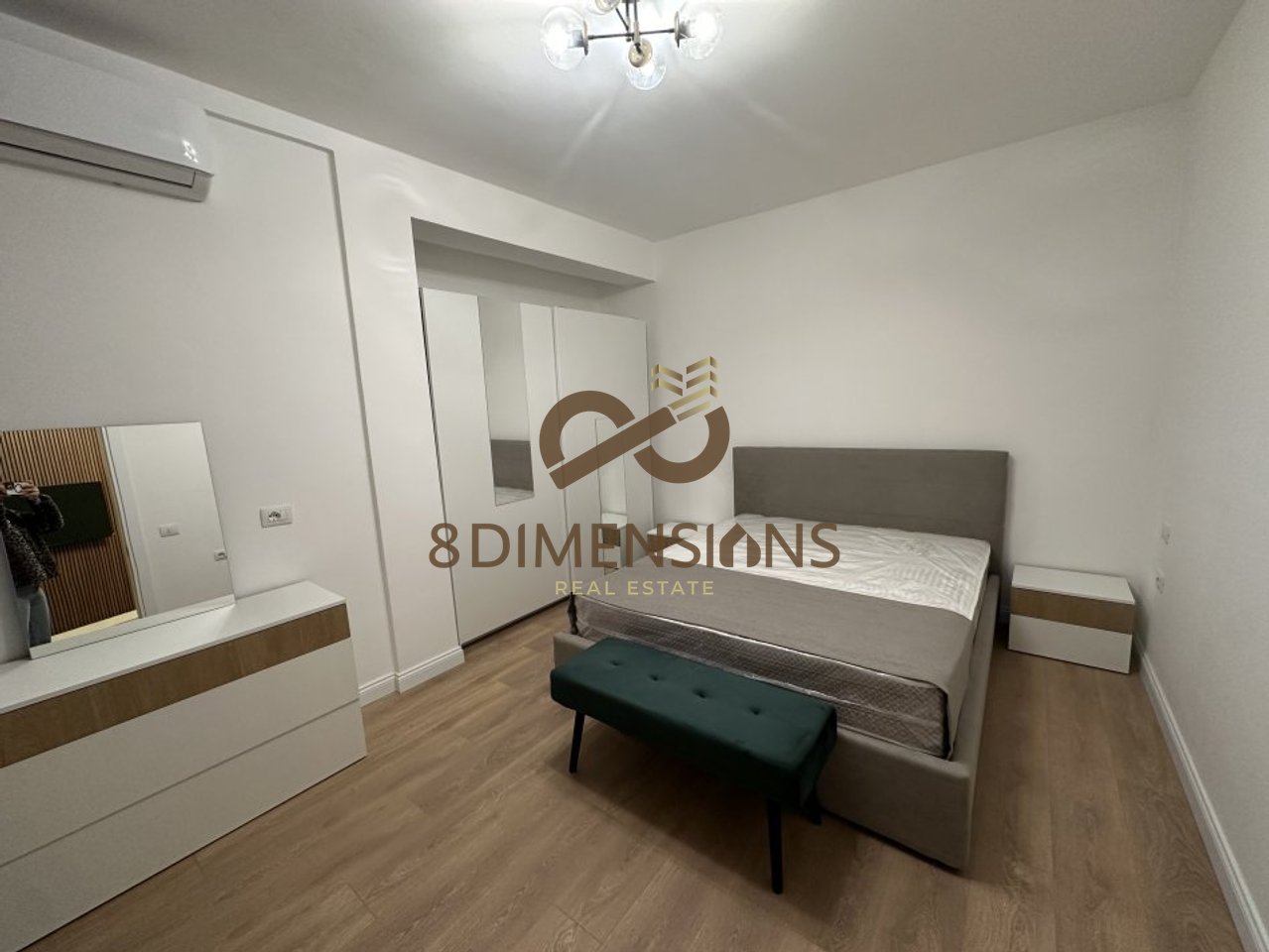 Duplex 2+1 arredato in modo moderno in affitto vicino al Lago Secco a Tirana.