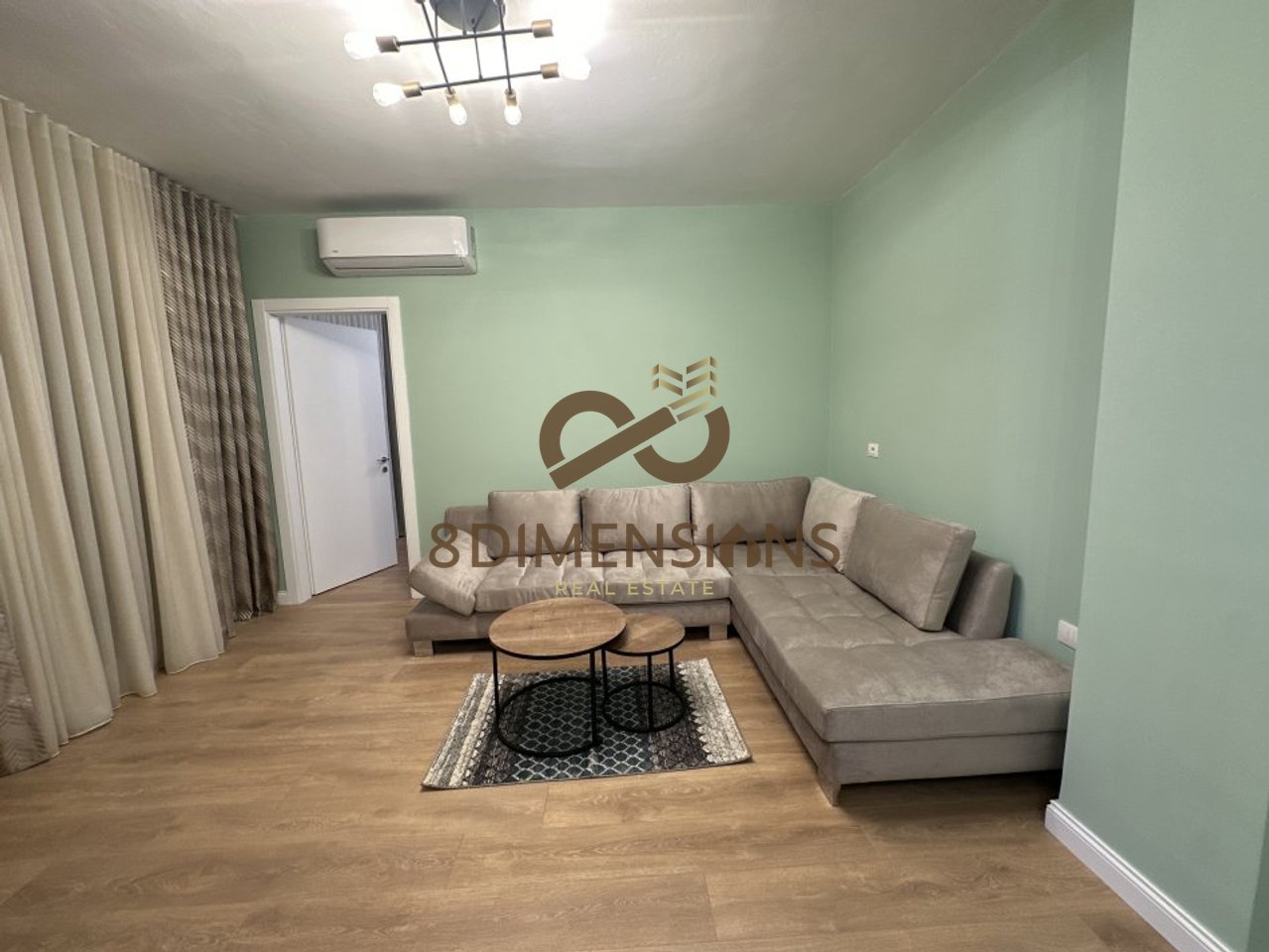 Duplex 2+1 arredato in modo moderno in affitto vicino al Lago Secco a Tirana.