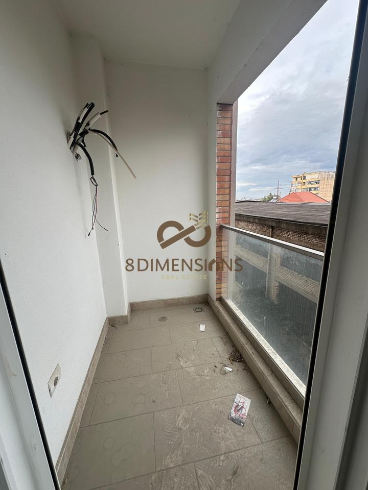 Shitet Apartament 1+1 në zonën e Don Boskos, 📍 ngjitur me Kompleksi Fiori Di Bosko.