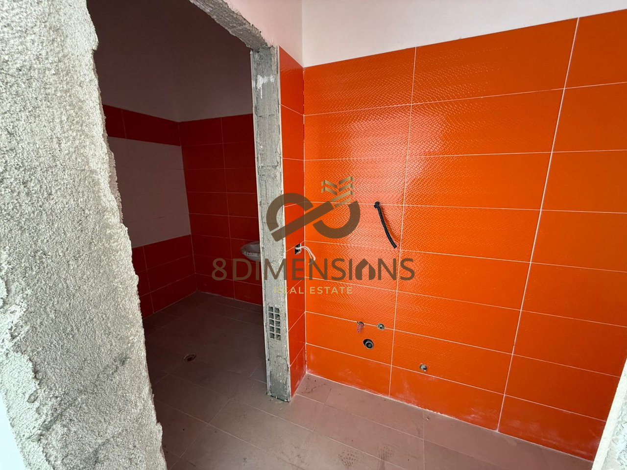 Shitet  njesi biznesi- Liqeni I Thate